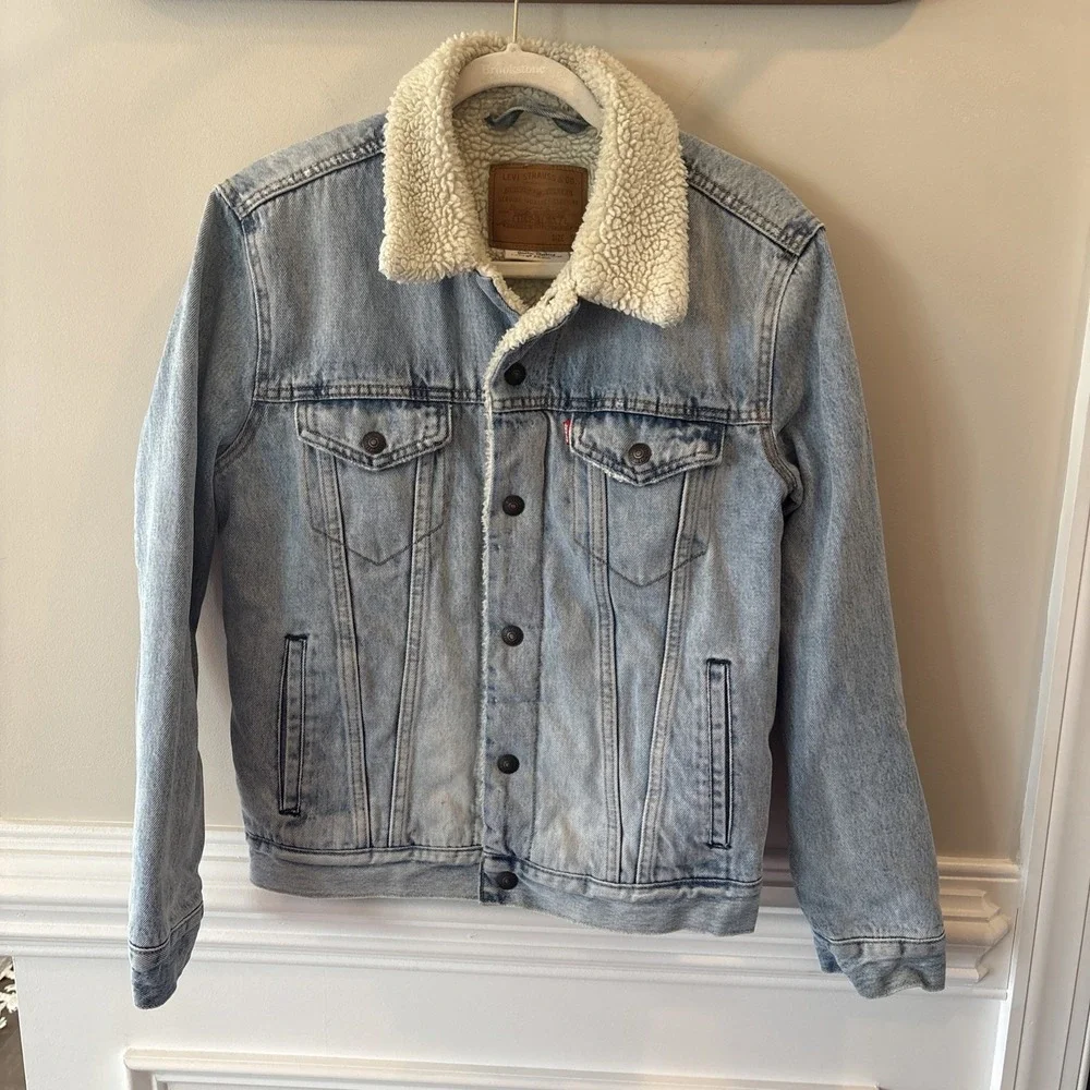 Levi's Men's Trucker size Small‎ Shearling Denim Jacket